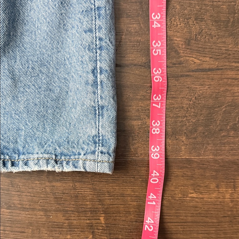 Levi's Women's Boyfriend Jeans in Light Blue #B37 - Picture 5 of 7